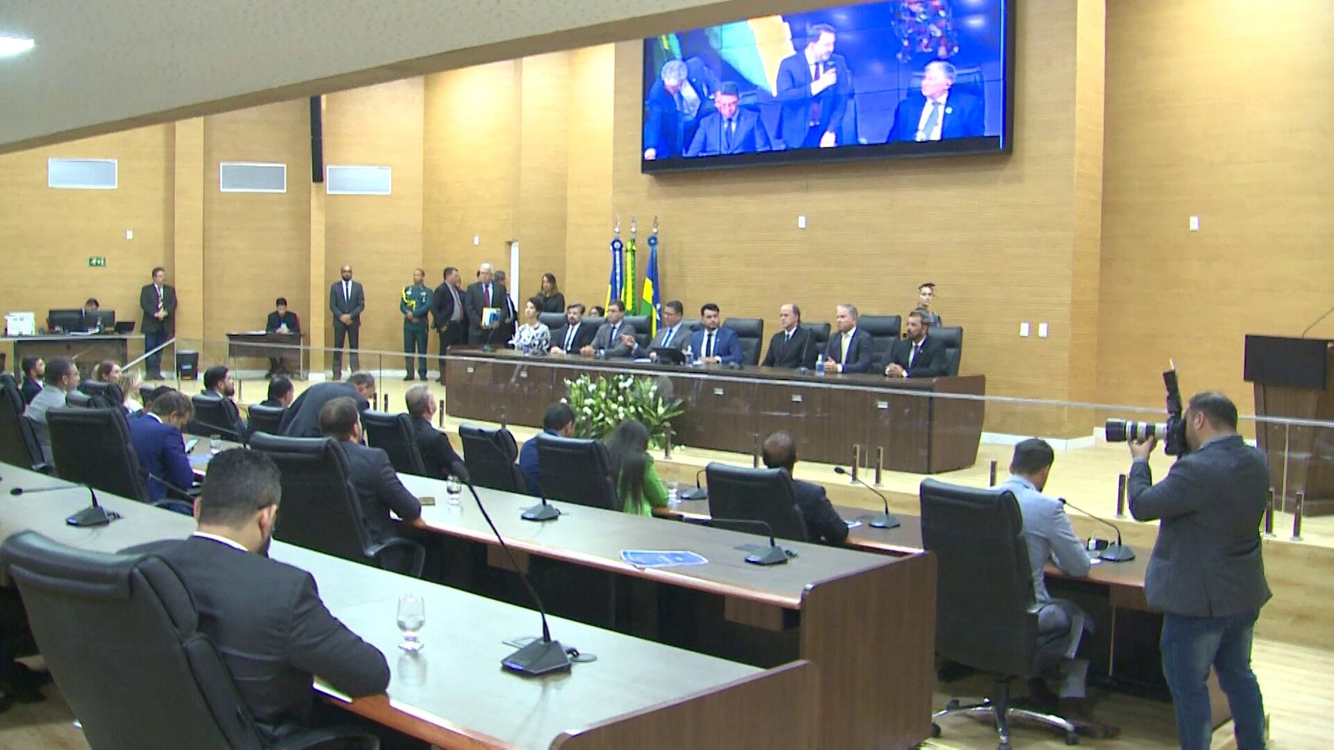 ATAQUE AOS COFRES DE RONDÔNIA -  Deputados estaduais chegam a receber R$ 105 mil em um mês; maldição dos 'penduricalhos'